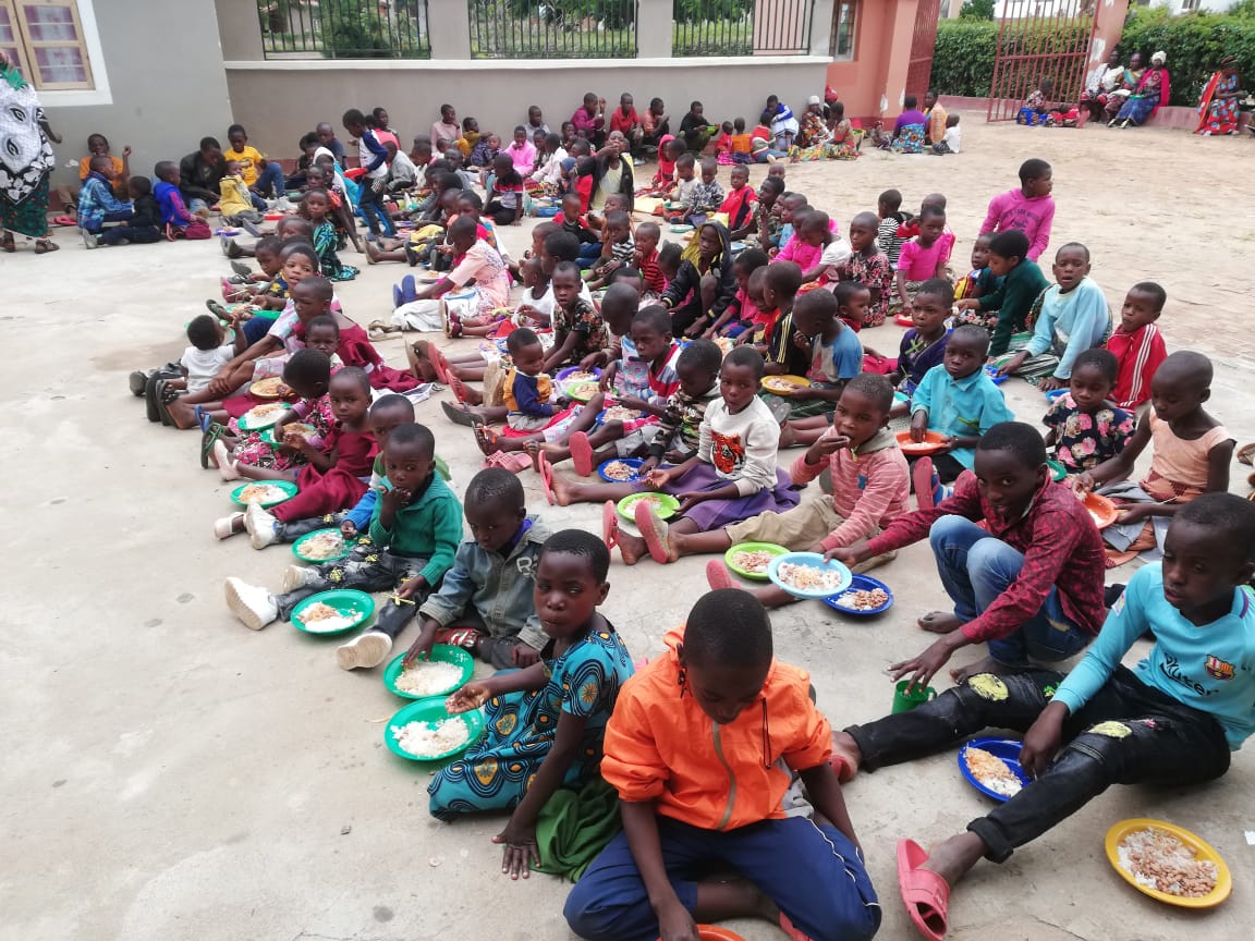 Jumapili ya Matawi sau Duminica Floriilor a fost prilej de mare bucurie şi la Centrul Misionar din Kidamali
