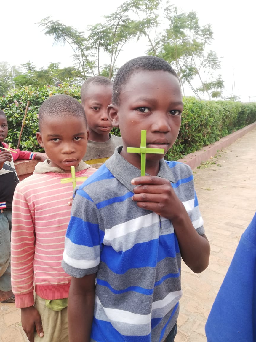 Jumapili ya Matawi sau Duminica Floriilor a fost prilej de mare bucurie şi la Centrul Misionar din Kidamali