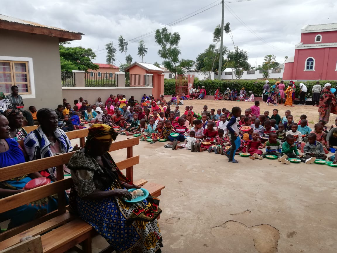 Jumapili ya Matawi sau Duminica Floriilor a fost prilej de mare bucurie şi la Centrul Misionar din Kidamali