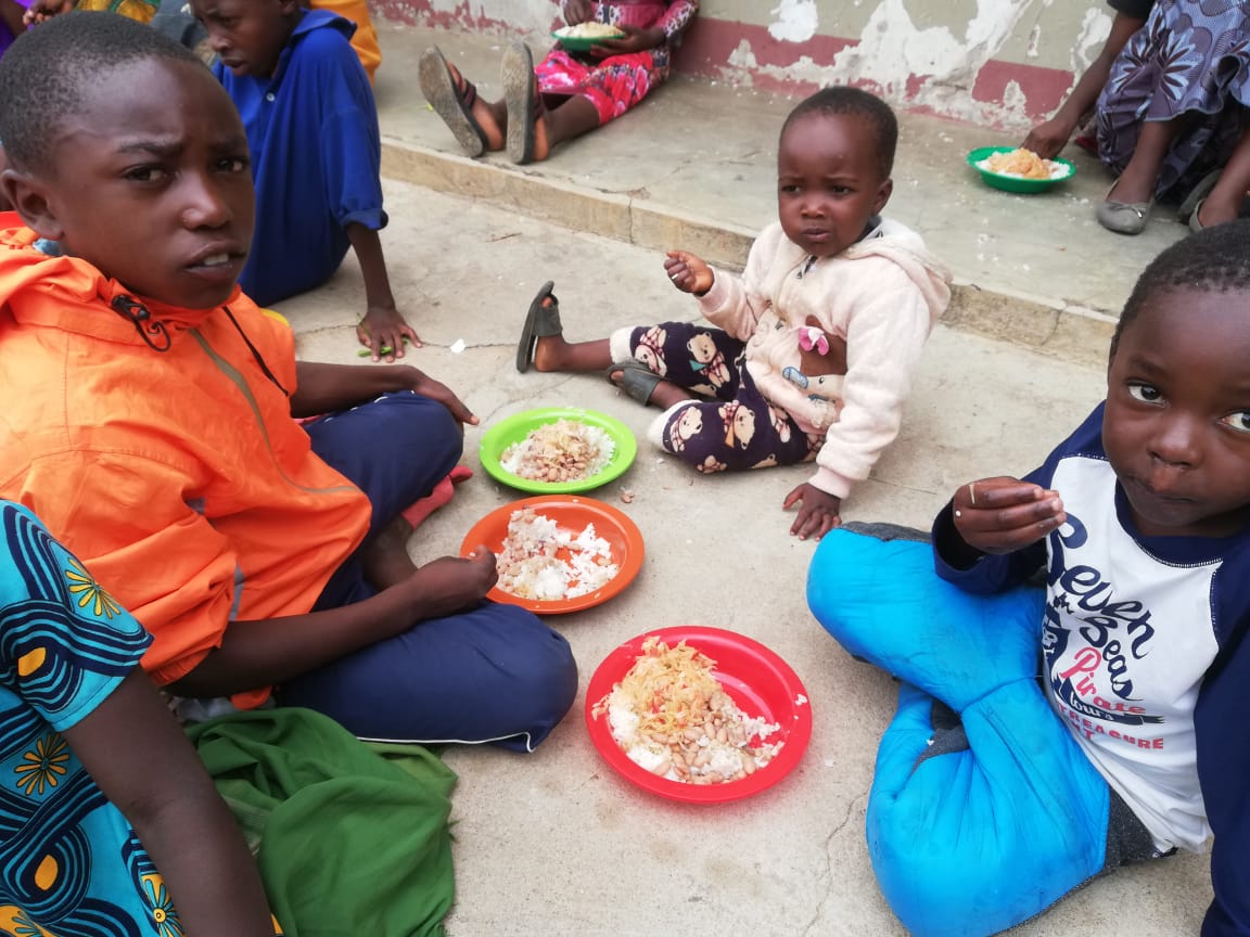 Jumapili ya Matawi sau Duminica Floriilor a fost prilej de mare bucurie şi la Centrul Misionar din Kidamali