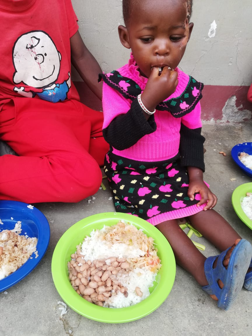 Jumapili ya Matawi sau Duminica Floriilor a fost prilej de mare bucurie şi la Centrul Misionar din Kidamali