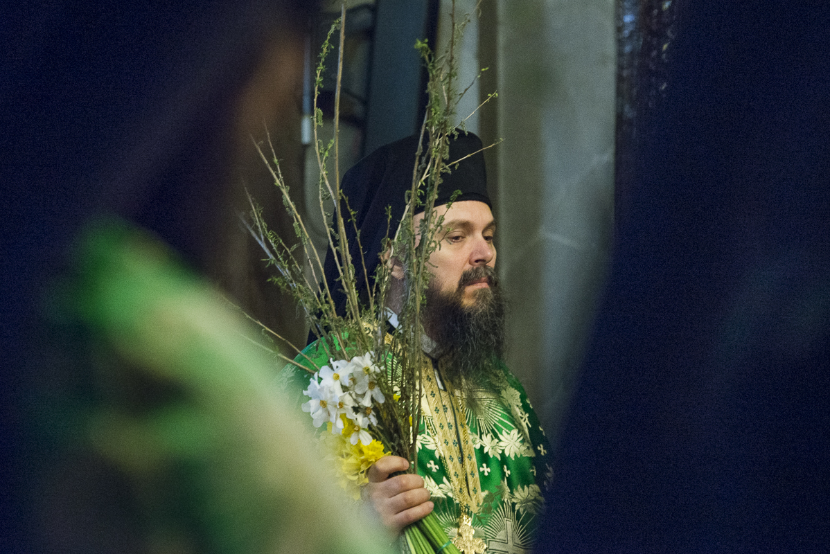 IPS Mitropolit Teofan, la slujba Floriilor: „O parte din noi se bucură, o parte din noi se cutremură”
