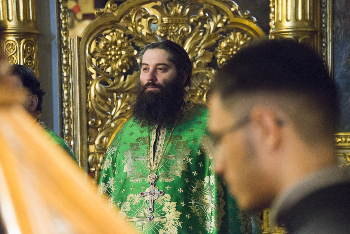 IPS Mitropolit Teofan, la slujba Floriilor: „O parte din noi se bucură, o parte din noi se cutremură”