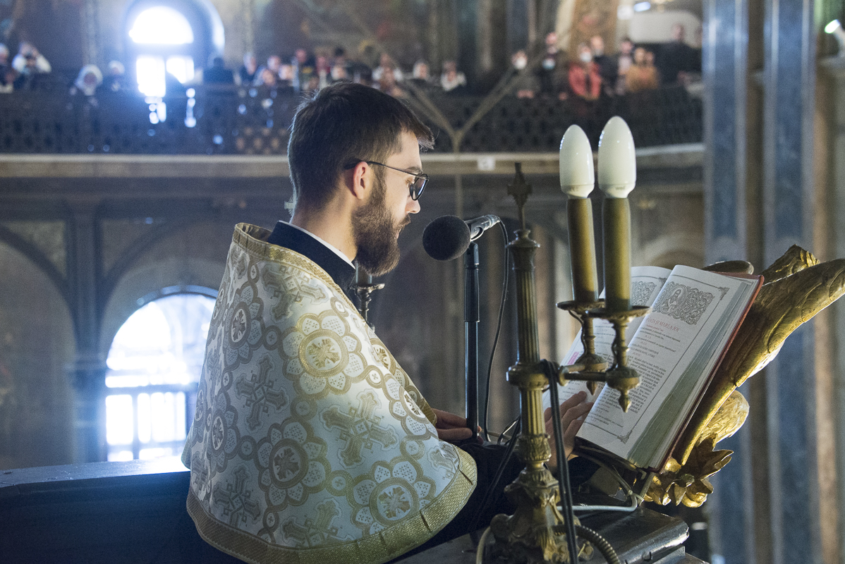 IPS Mitropolit Teofan, la slujba Floriilor: „O parte din noi se bucură, o parte din noi se cutremură”