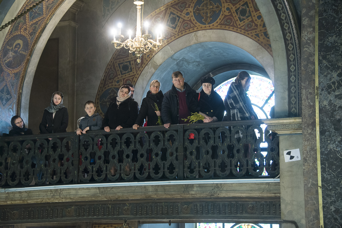 IPS Mitropolit Teofan, la slujba Floriilor: „O parte din noi se bucură, o parte din noi se cutremură”