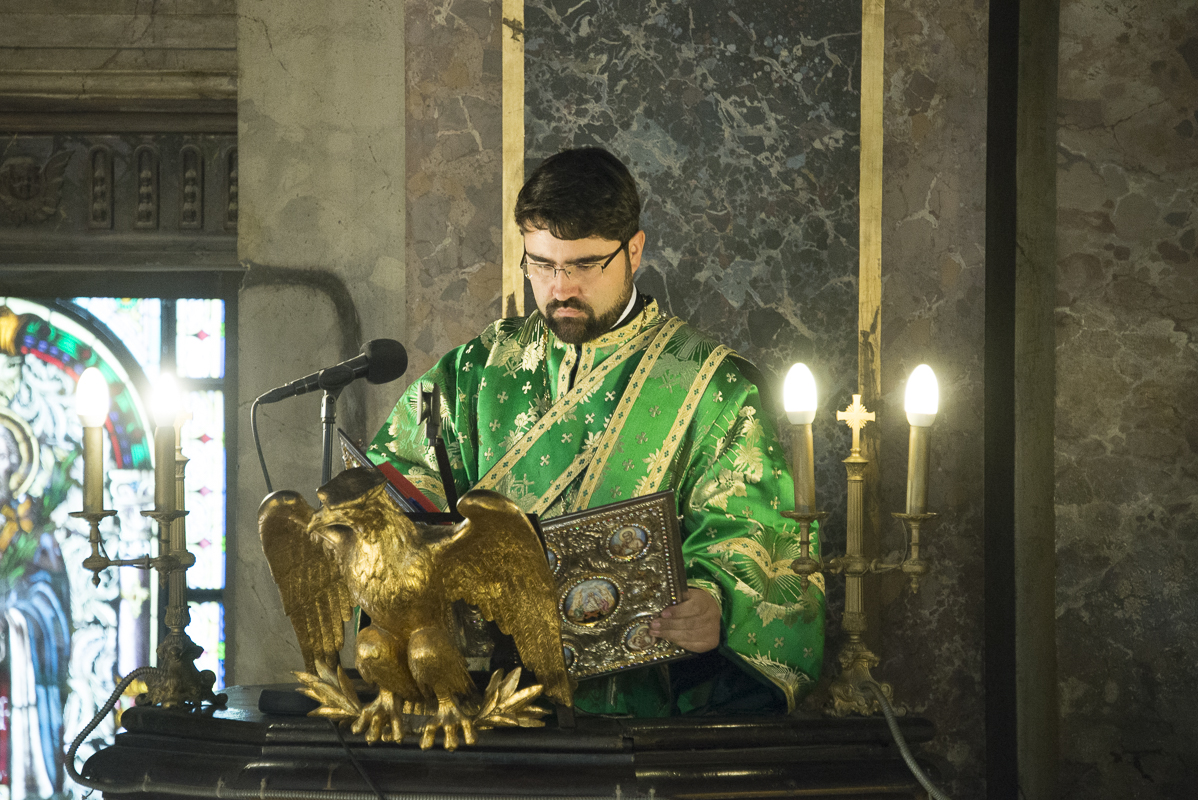 IPS Mitropolit Teofan, la slujba Floriilor: „O parte din noi se bucură, o parte din noi se cutremură”