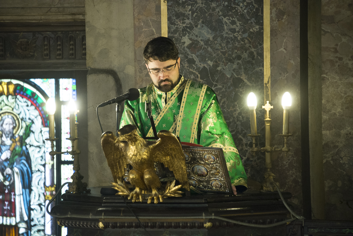 IPS Mitropolit Teofan, la slujba Floriilor: „O parte din noi se bucură, o parte din noi se cutremură”