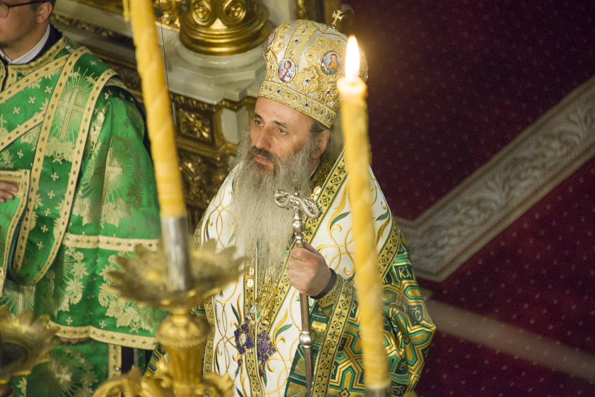 IPS Mitropolit Teofan, la slujba Floriilor: „O parte din noi se bucură, o parte din noi se cutremură”