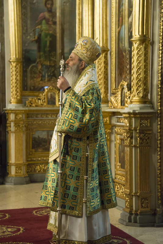 IPS Mitropolit Teofan, la slujba Floriilor: „O parte din noi se bucură, o parte din noi se cutremură”