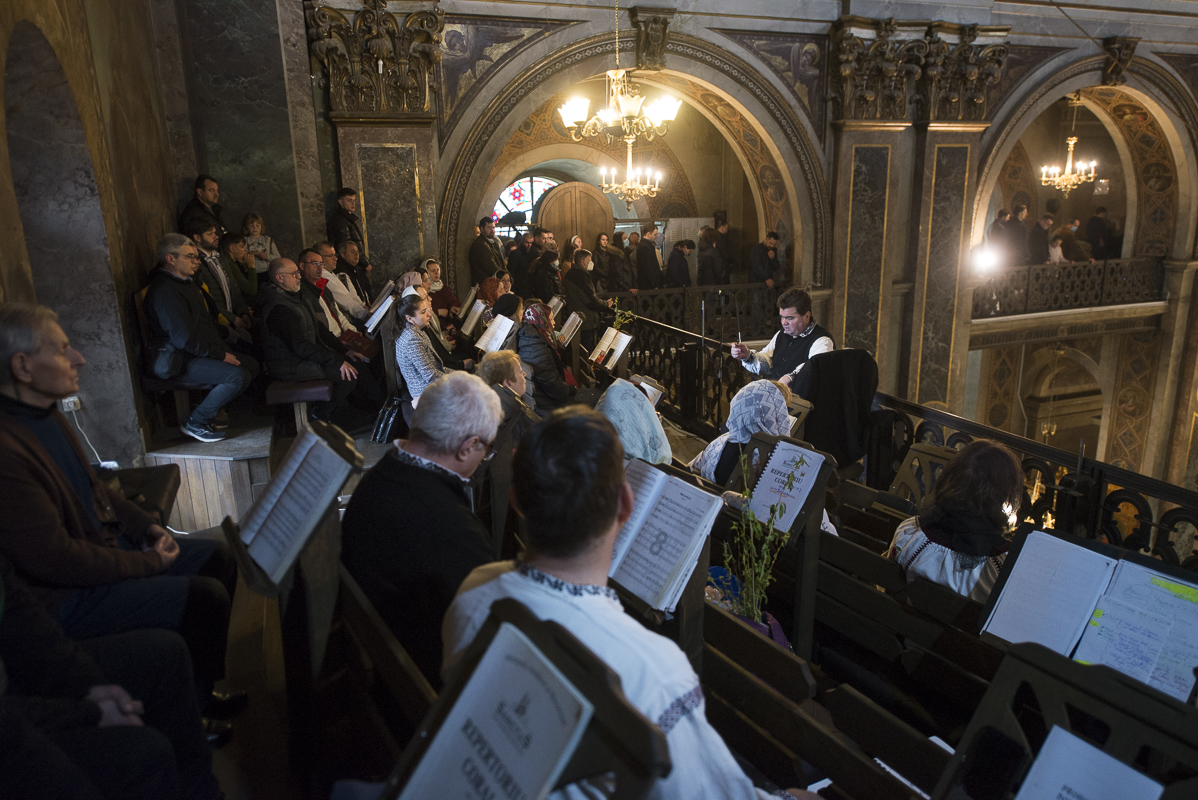 IPS Mitropolit Teofan, la slujba Floriilor: „O parte din noi se bucură, o parte din noi se cutremură”