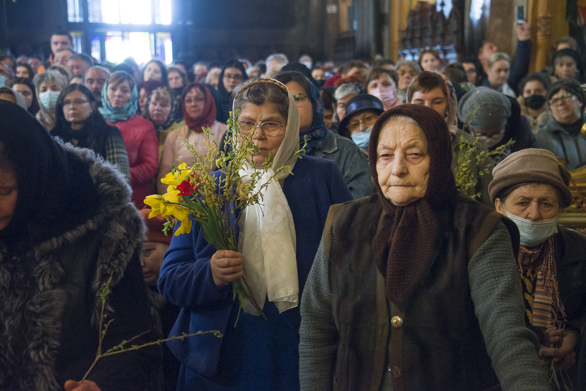 IPS Mitropolit Teofan, la slujba Floriilor: „O parte din noi se bucură, o parte din noi se cutremură”