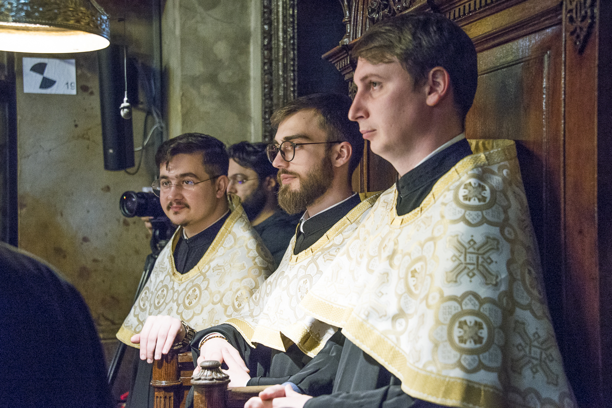 IPS Mitropolit Teofan, la slujba Floriilor: „O parte din noi se bucură, o parte din noi se cutremură”