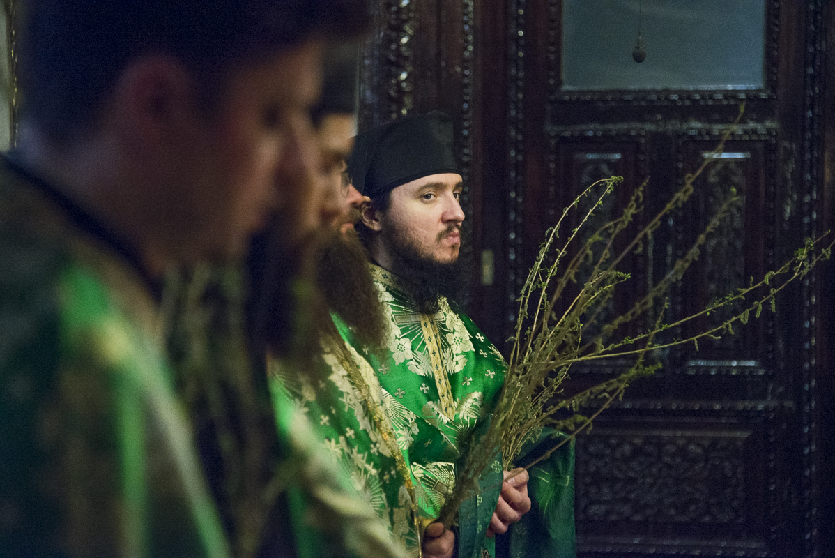 IPS Mitropolit Teofan, la slujba Floriilor: „O parte din noi se bucură, o parte din noi se cutremură”