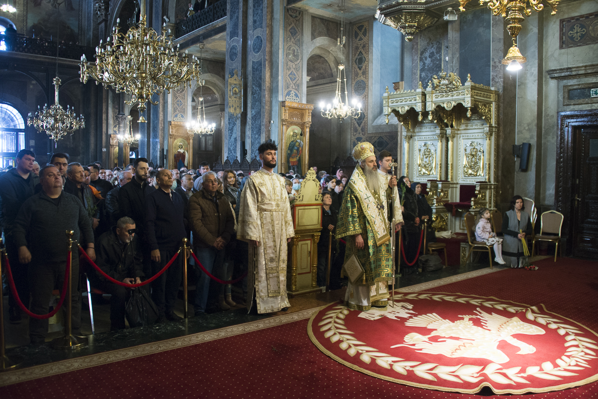 IPS Mitropolit Teofan, la slujba Floriilor: „O parte din noi se bucură, o parte din noi se cutremură”