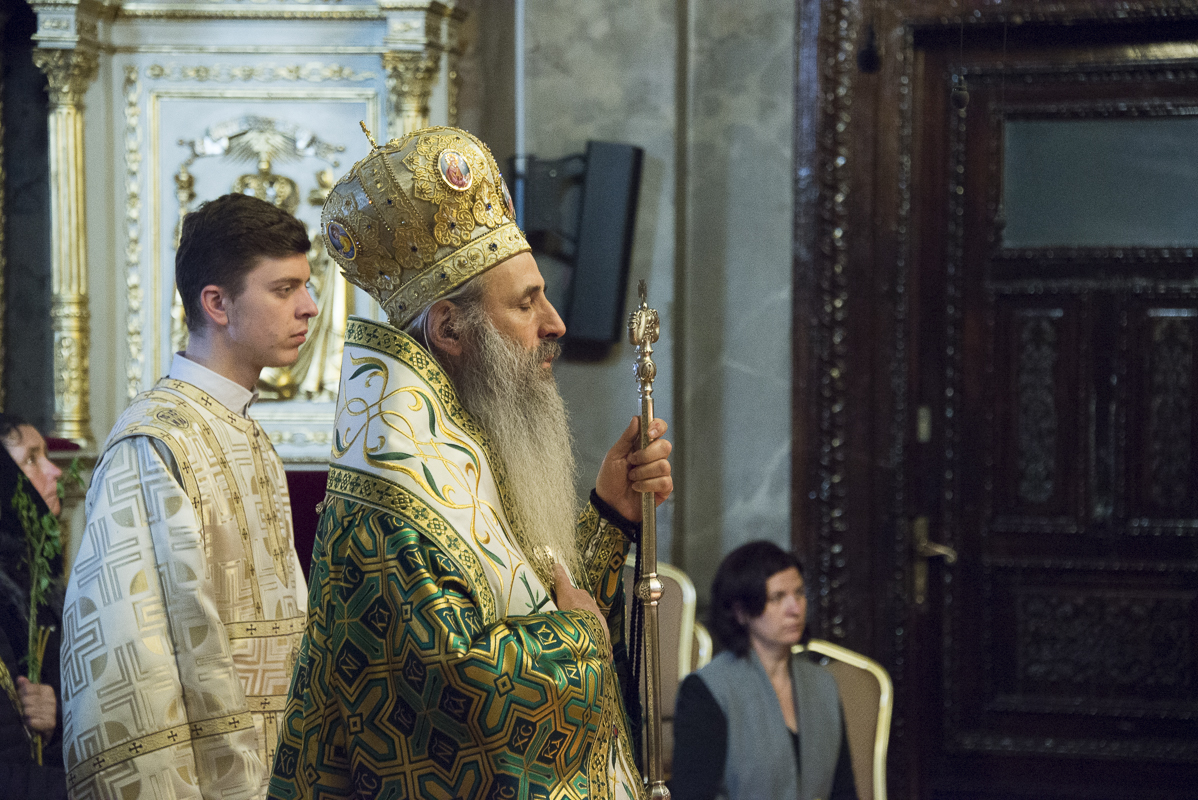 IPS Mitropolit Teofan, la slujba Floriilor: „O parte din noi se bucură, o parte din noi se cutremură”