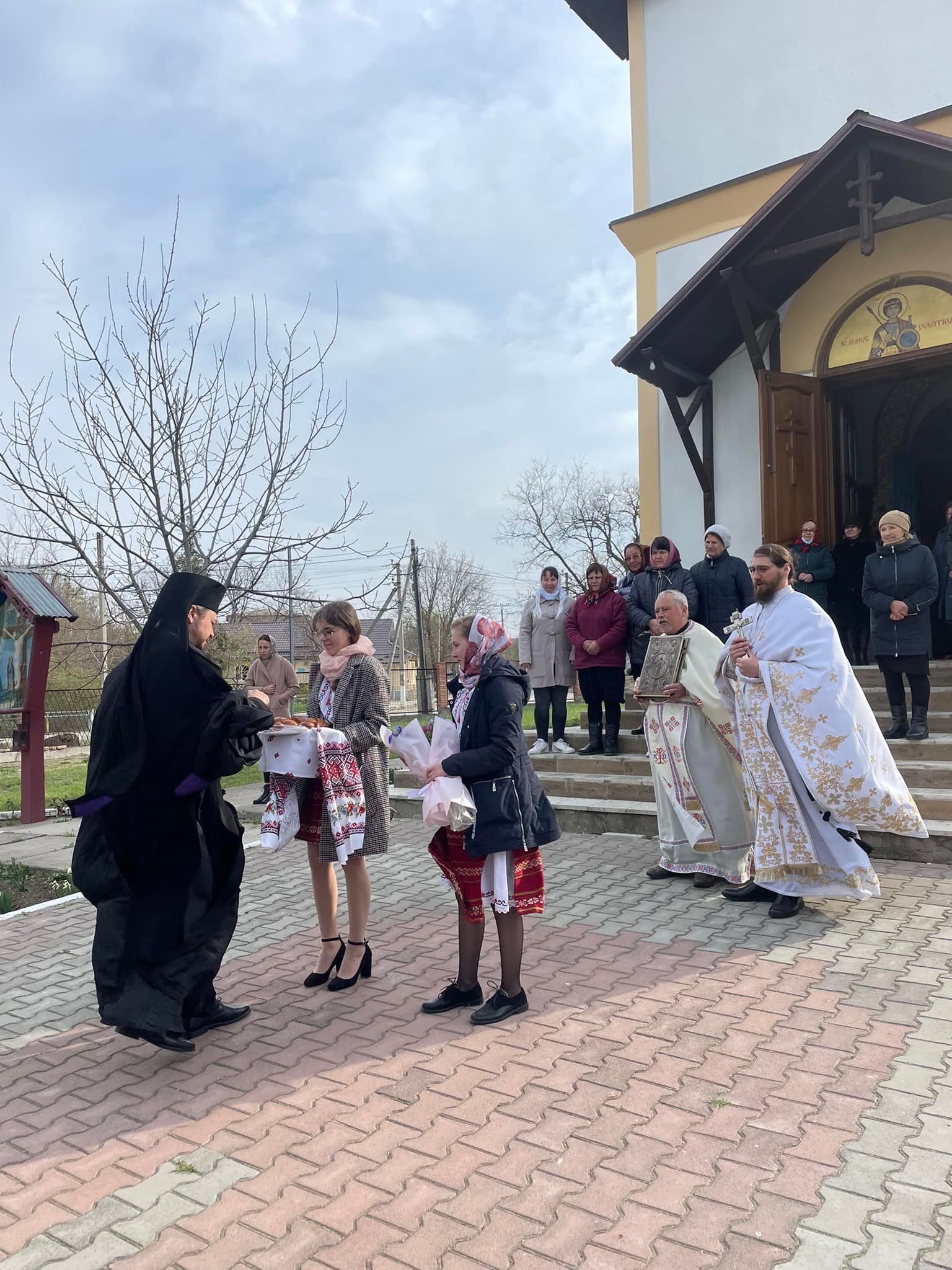 Binecuvântare arhierească în Parohia „Sfântul Dumitru” din satul Roşu - Cahul