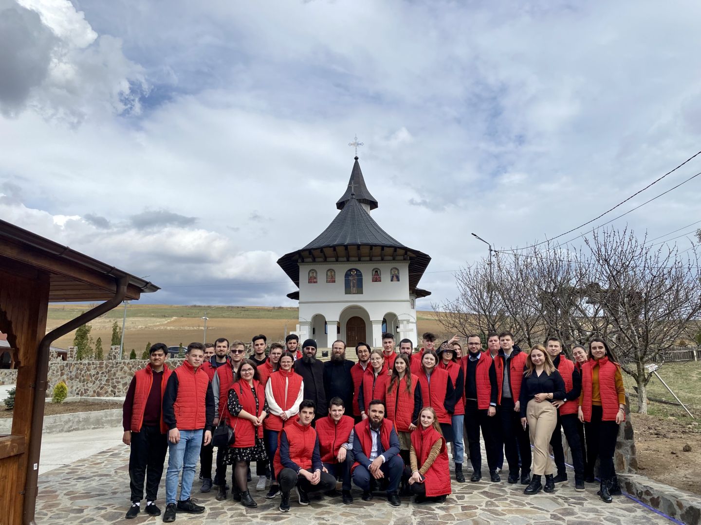 Pelerinaj în Arhiepiscopia Romanului și Bacăului pentru voluntarii Sfintei Parascheva