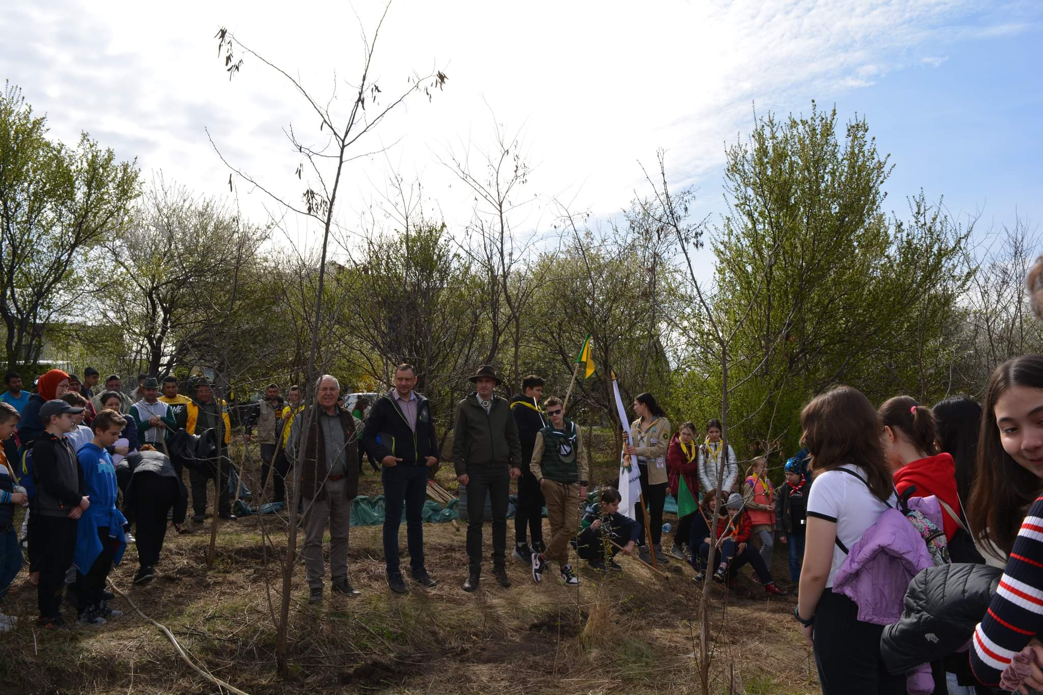 „Sădește un pom, Educă un om!”: 1.200 puieți plantați zilele trecute de Ocolul Silvic Cetățuia