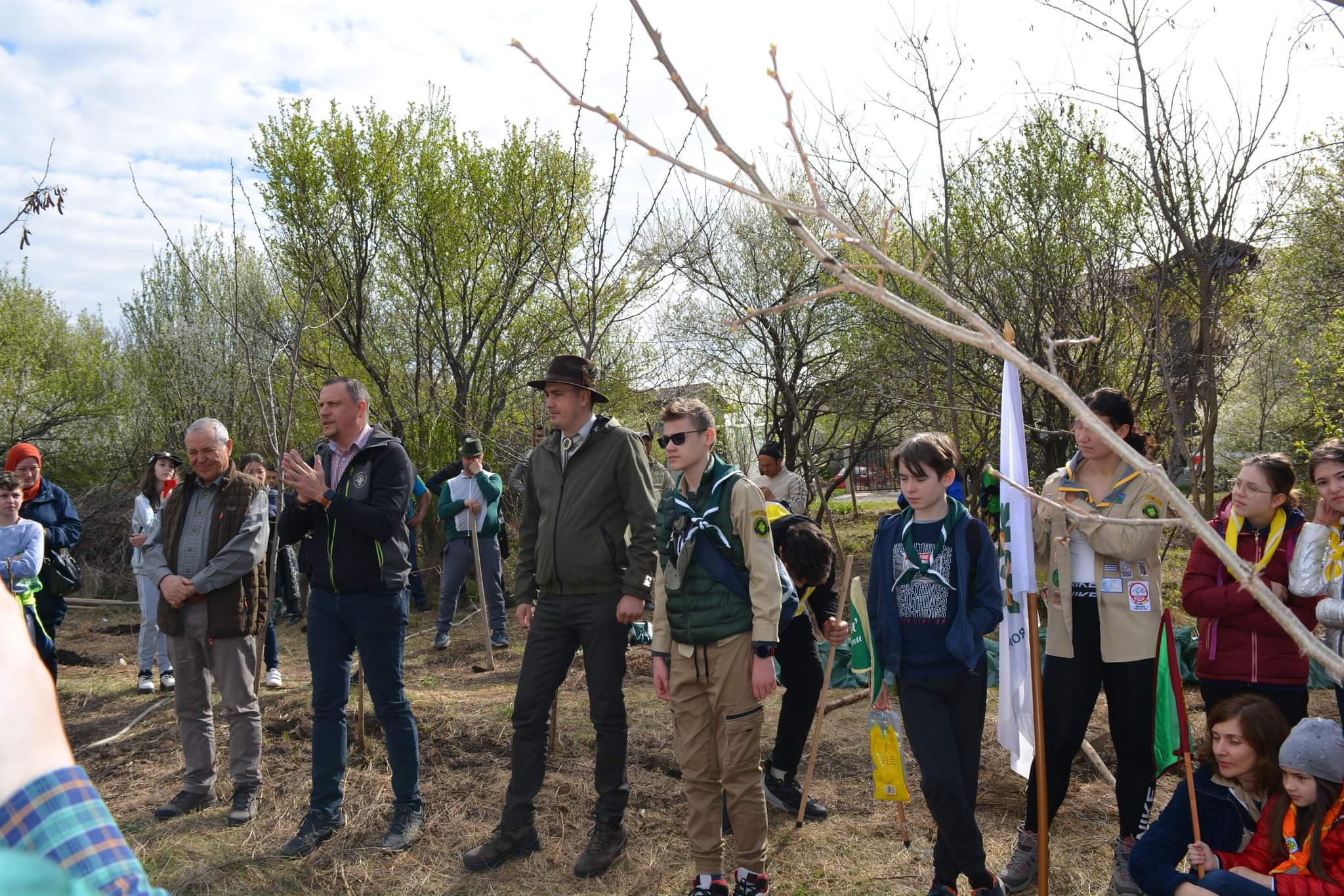 „Sădește un pom, Educă un om!”: 1.200 puieți plantați zilele trecute de Ocolul Silvic Cetățuia