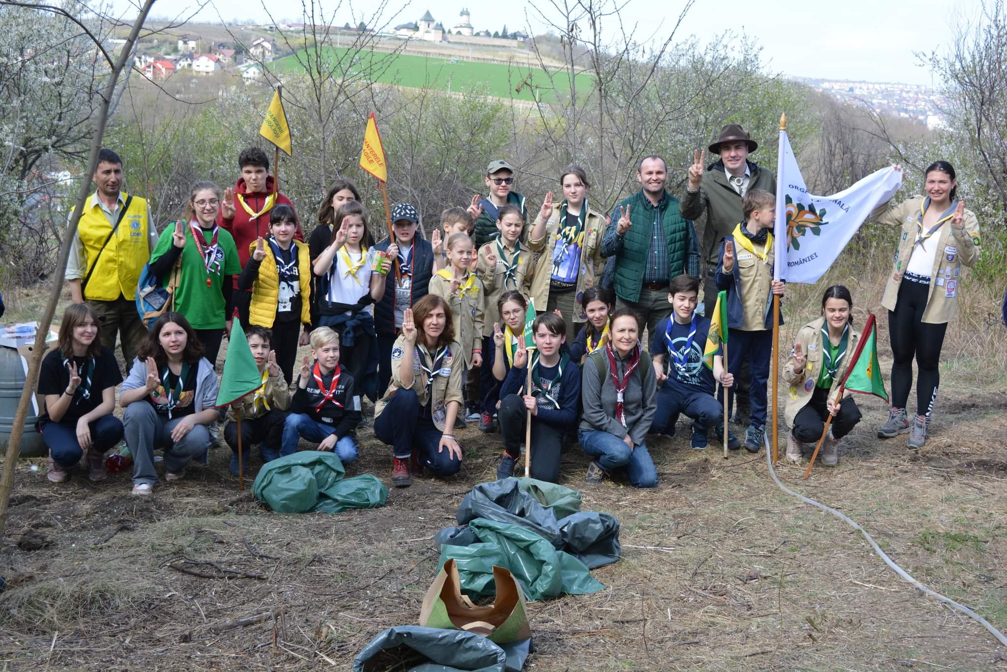 „Sădește un pom, Educă un om!”: 1.200 puieți plantați zilele trecute de Ocolul Silvic Cetățuia