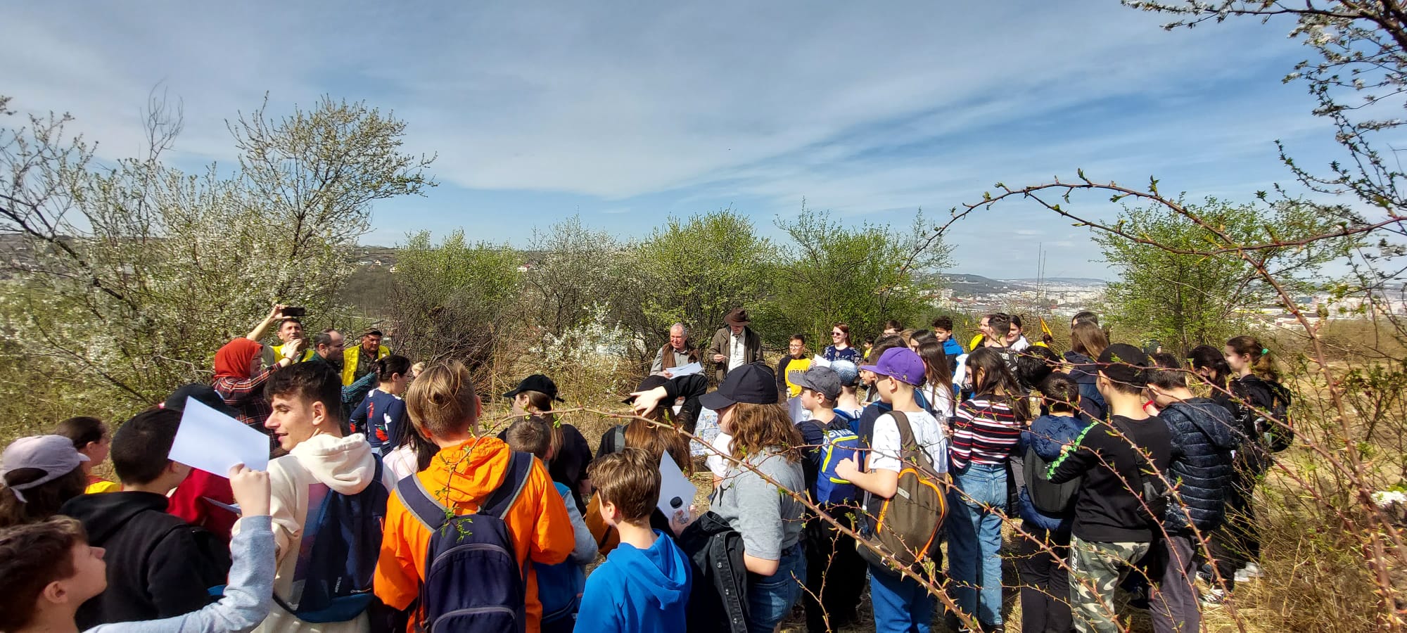 „Sădește un pom, Educă un om!”: 1.200 puieți plantați zilele trecute de Ocolul Silvic Cetățuia