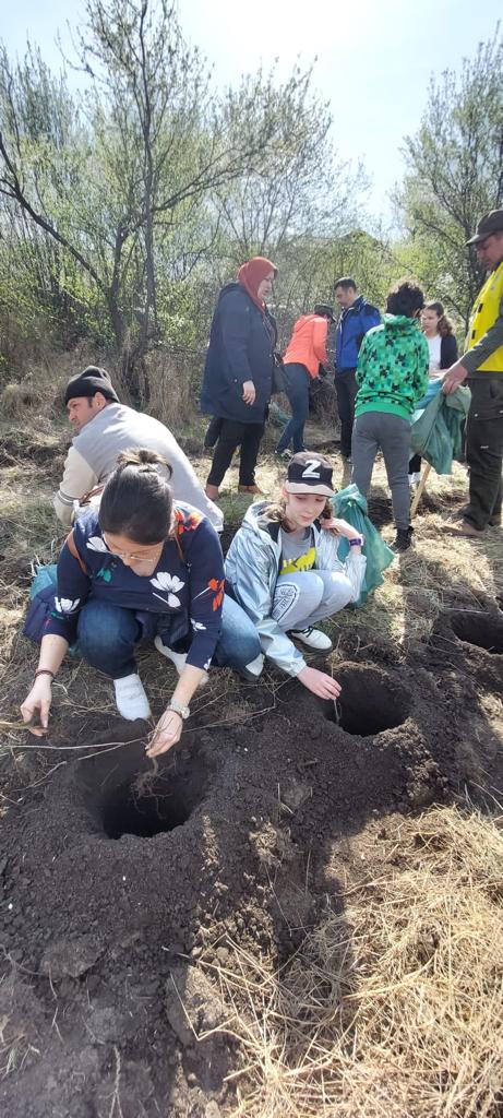 „Sădește un pom, Educă un om!”: 1.200 puieți plantați zilele trecute de Ocolul Silvic Cetățuia