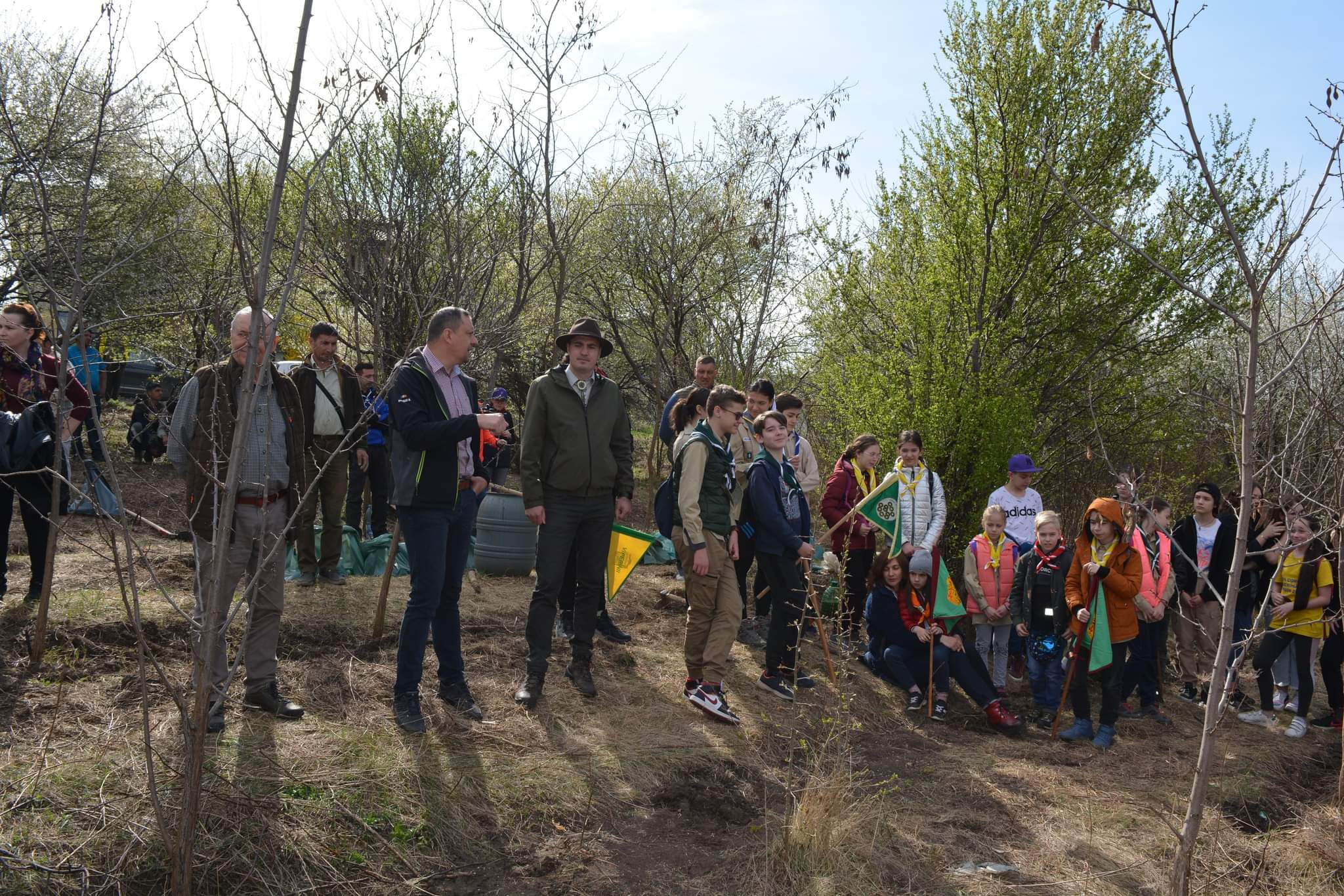 „Sădește un pom, Educă un om!”: 1.200 puieți plantați zilele trecute de Ocolul Silvic Cetățuia
