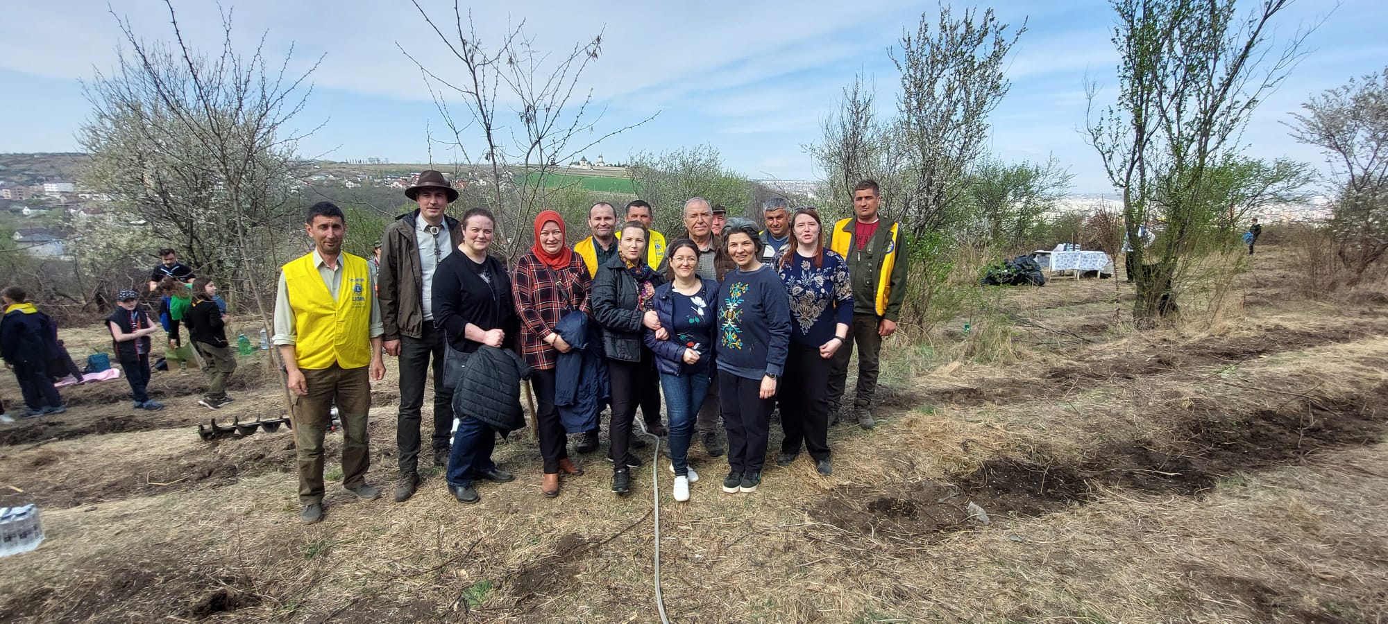 „Sădește un pom, Educă un om!”: 1.200 puieți plantați zilele trecute de Ocolul Silvic Cetățuia