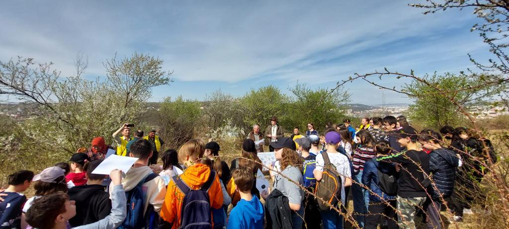 „Sădește un pom, Educă un om!”: 1.200 puieți plantați zilele trecute de Ocolul Silvic Cetățuia