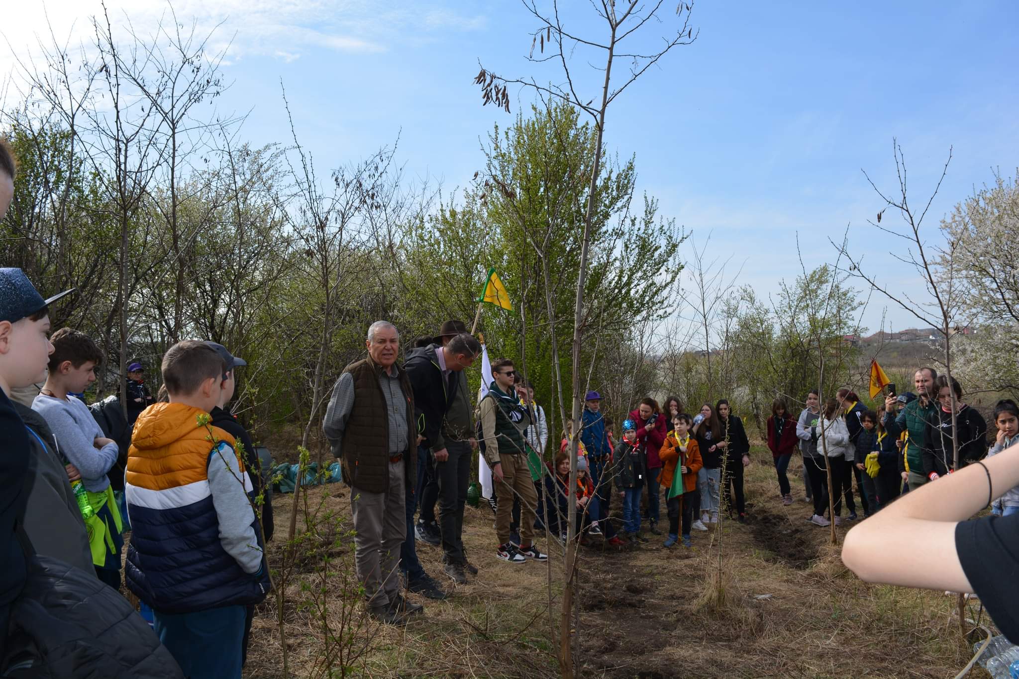 „Sădește un pom, Educă un om!”: 1.200 puieți plantați zilele trecute de Ocolul Silvic Cetățuia