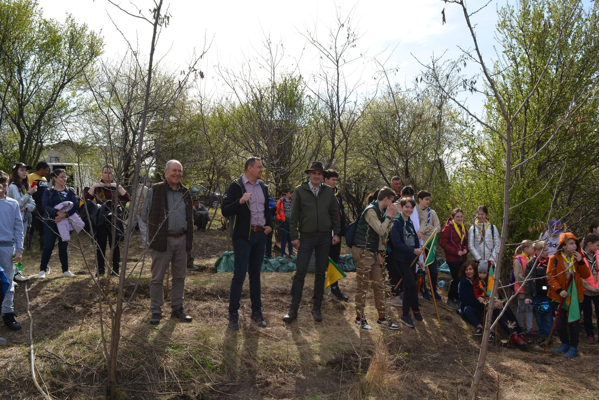 „Sădește un pom, Educă un om!”: 1.200 puieți plantați zilele trecute de Ocolul Silvic Cetățuia
