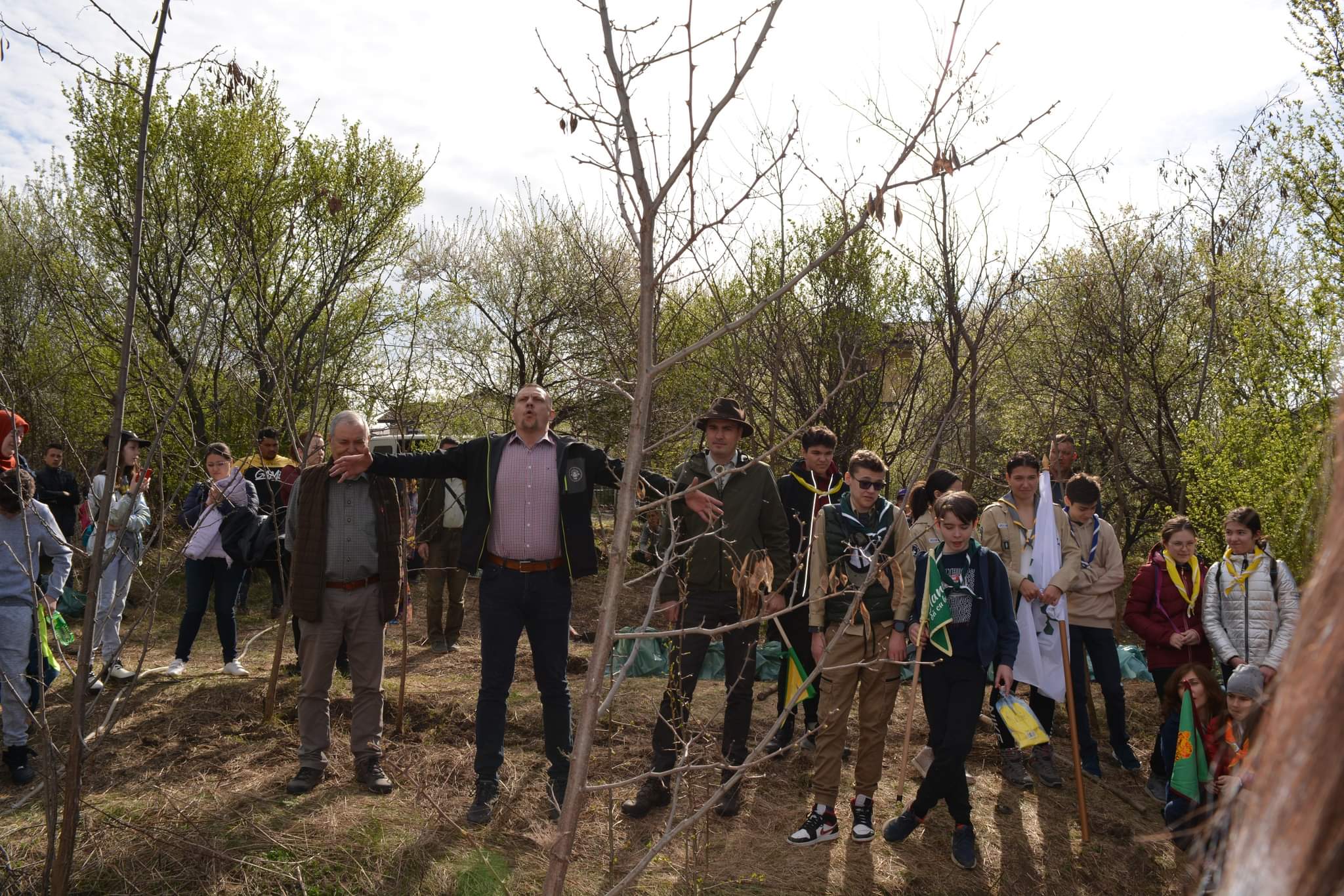 „Sădește un pom, Educă un om!”: 1.200 puieți plantați zilele trecute de Ocolul Silvic Cetățuia