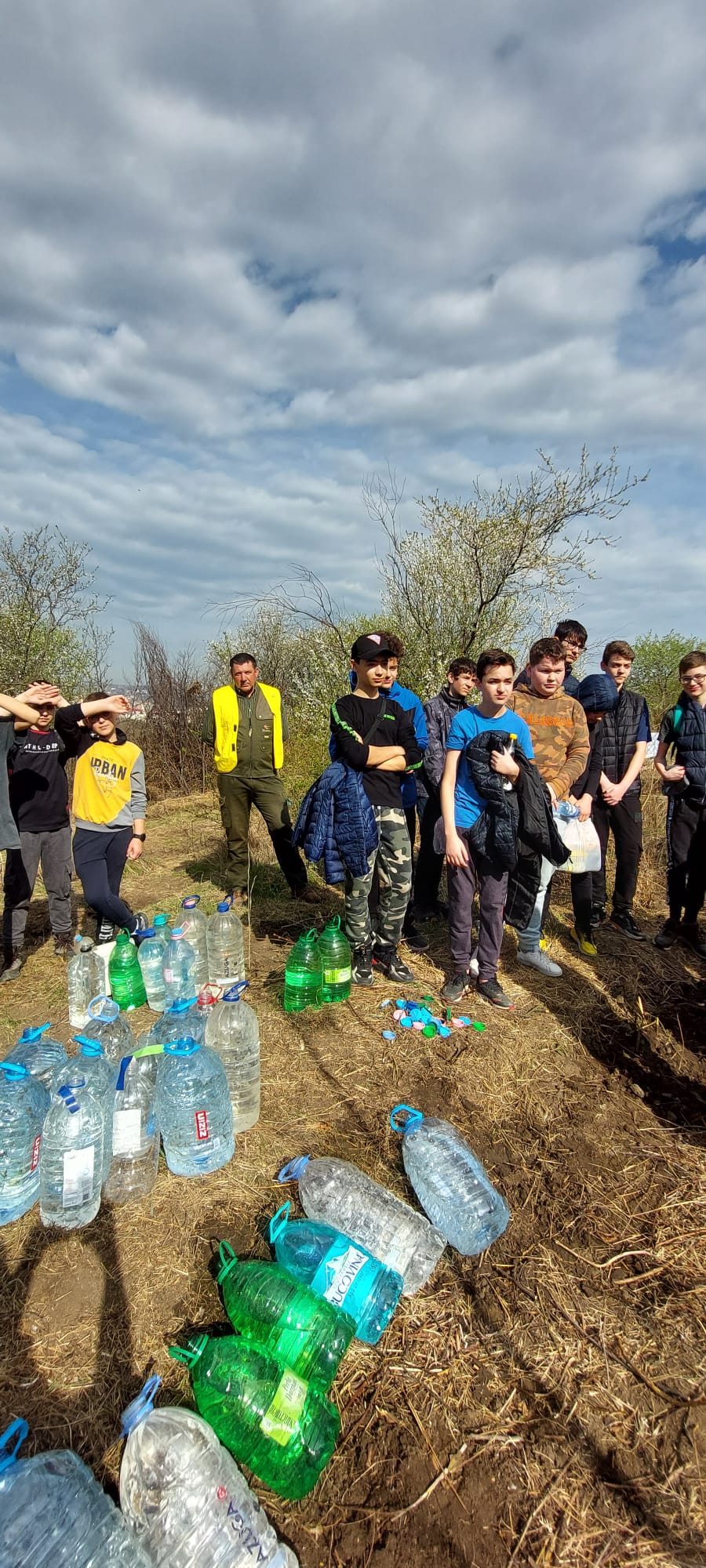 „Sădește un pom, Educă un om!”: 1.200 puieți plantați zilele trecute de Ocolul Silvic Cetățuia