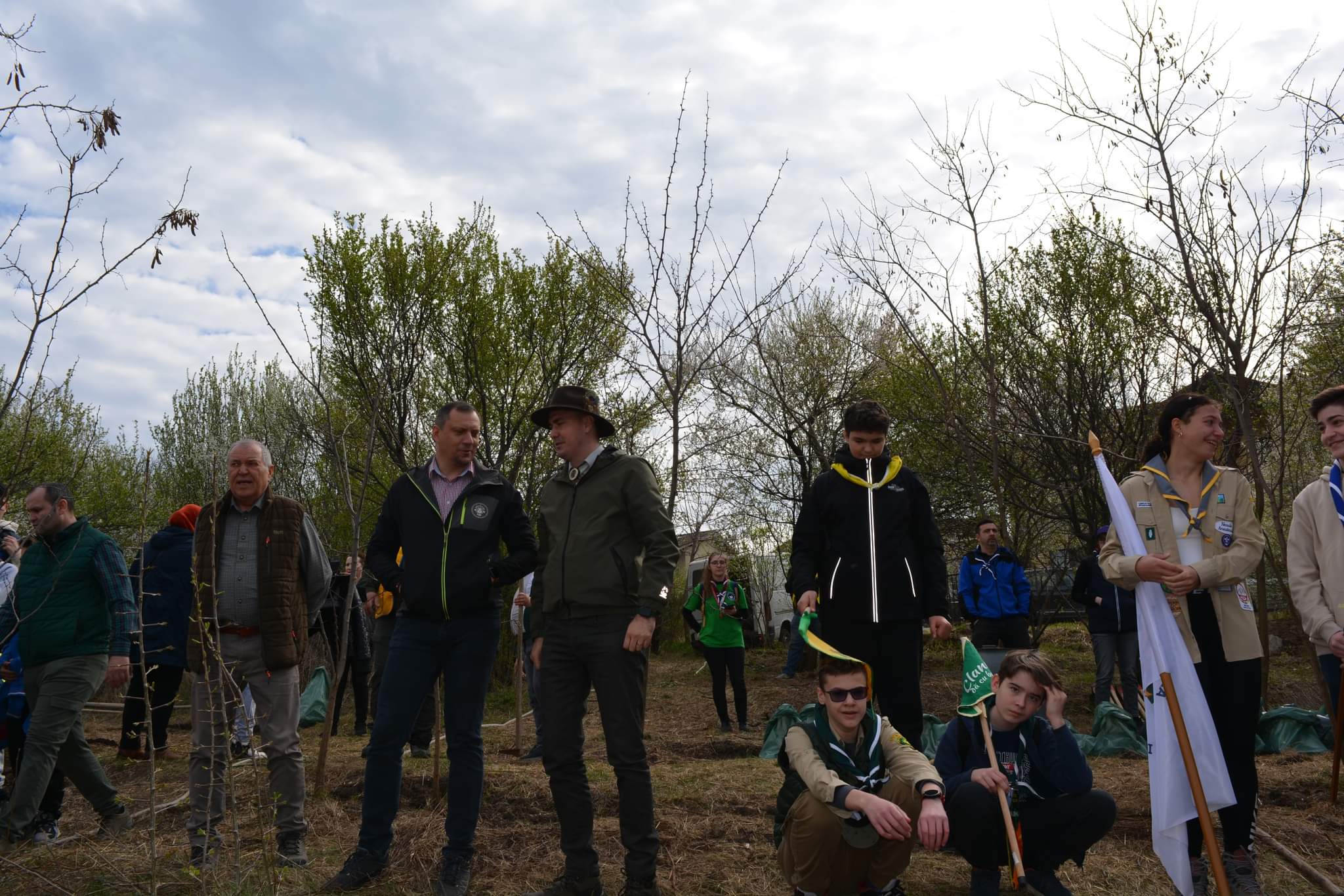 „Sădește un pom, Educă un om!”: 1.200 puieți plantați zilele trecute de Ocolul Silvic Cetățuia