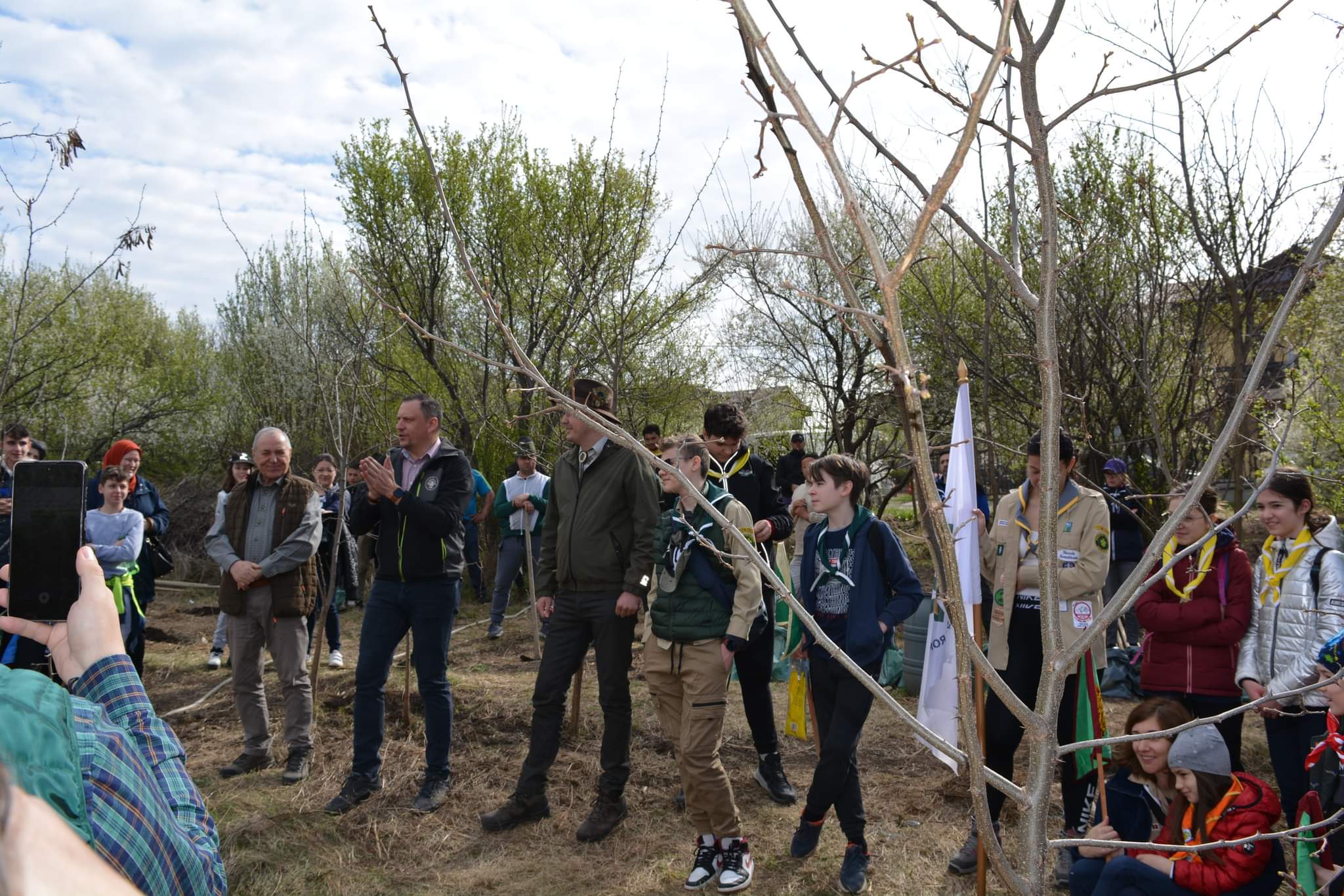 „Sădește un pom, Educă un om!”: 1.200 puieți plantați zilele trecute de Ocolul Silvic Cetățuia