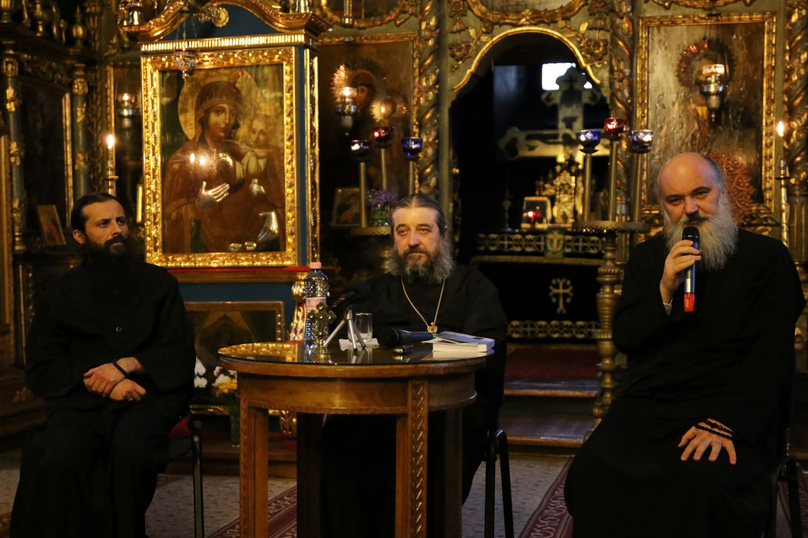 Preasfințitul Nichifor Botoșăneanul a vorbit despre exorcismul din Biserica Ortodoxă în cadrul „Serilor Talpalari”