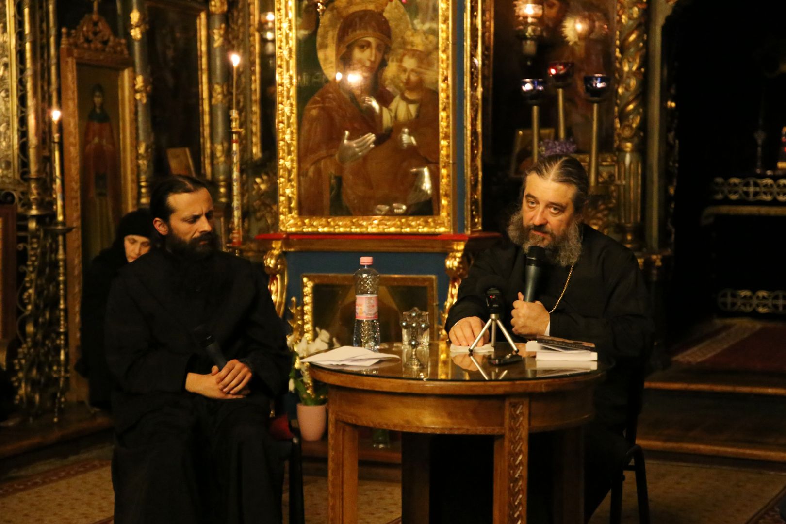 Preasfințitul Nichifor Botoșăneanul a vorbit despre exorcismul din Biserica Ortodoxă în cadrul „Serilor Talpalari”