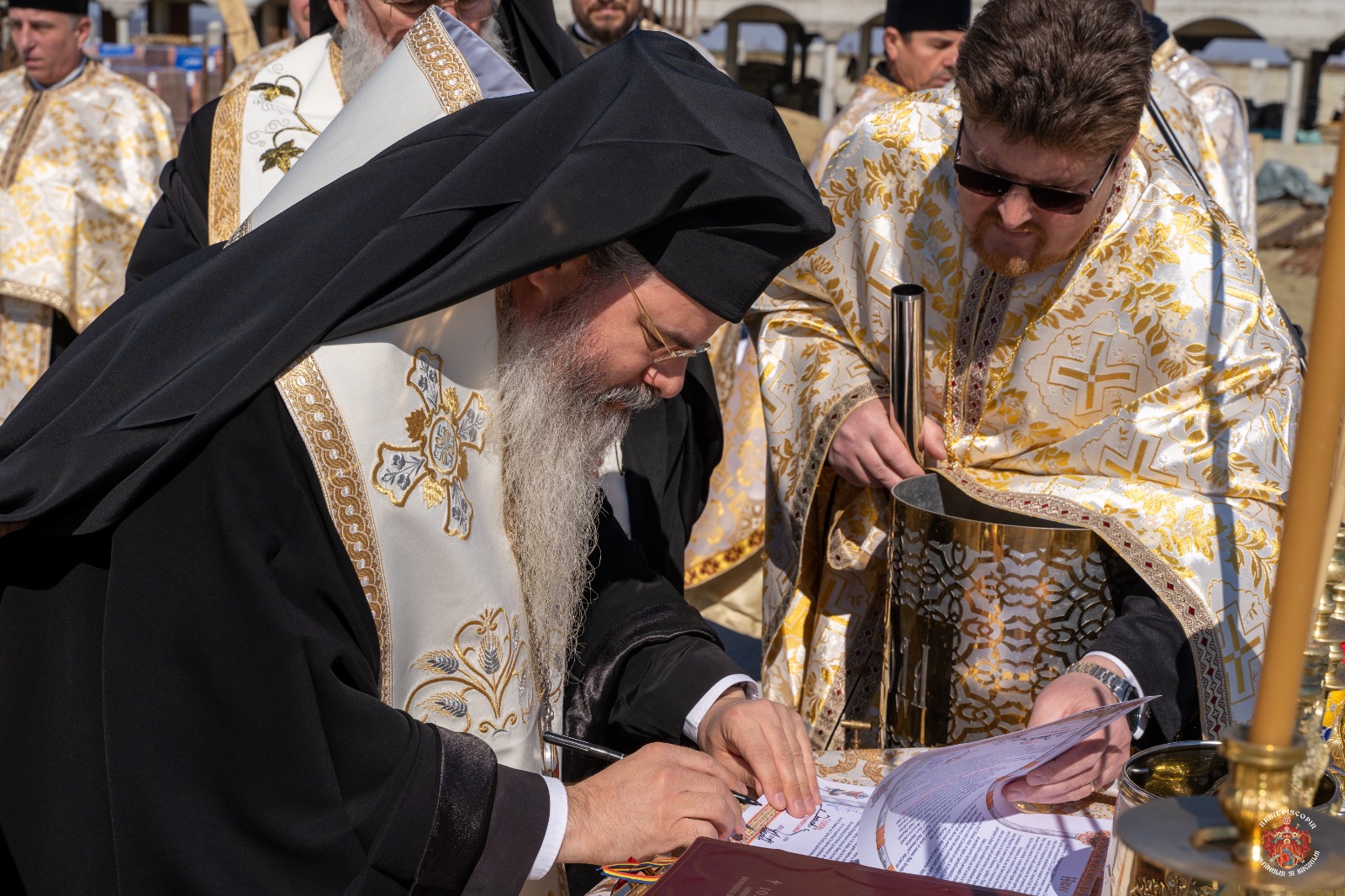 PS Ignatie: „Orice biserică este o poartă care ne deschide înspre perspectiva realităților spirituale, dincolo de lumea aceasta”