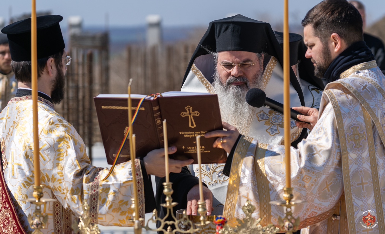 PS Ignatie: „Orice biserică este o poartă care ne deschide înspre perspectiva realităților spirituale, dincolo de lumea aceasta”