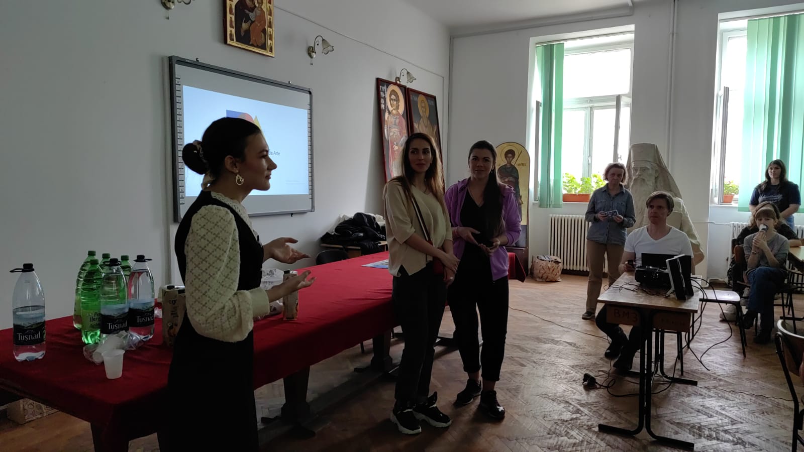 Terapie prin artă pentru refugiații din Ucraina: „Bucuria jocului înfrățit” Terapie prin artă pentru refugiații din Ucraina: „Bucuria jocului înfrățit”