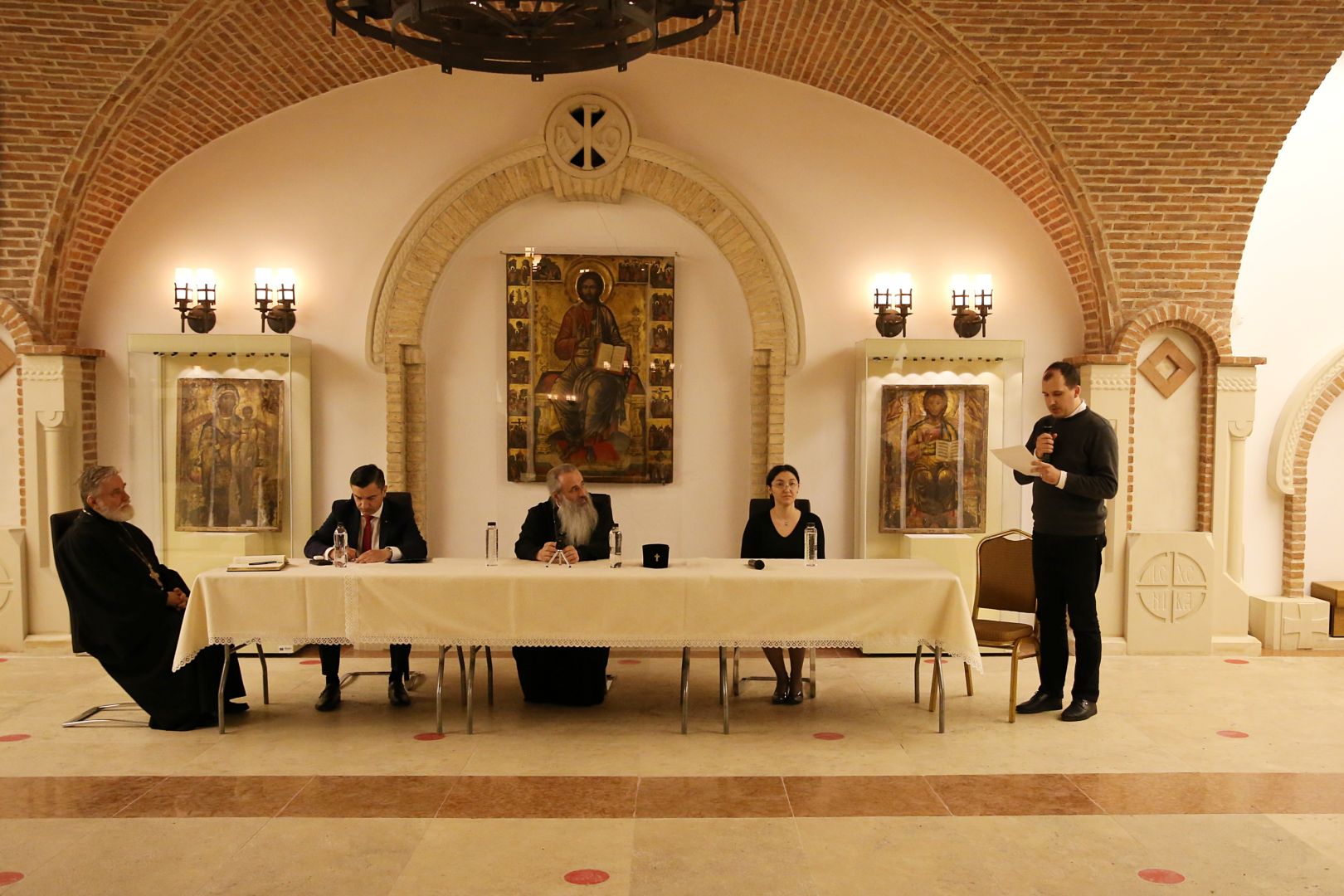 Expoziție dedicată ucrainenilor, la Muzeul mitropolitan din Iași: „Avem un fel de perihoreză, o întrepătrundere de sfințenie între regiunea noastră și Ucraina”