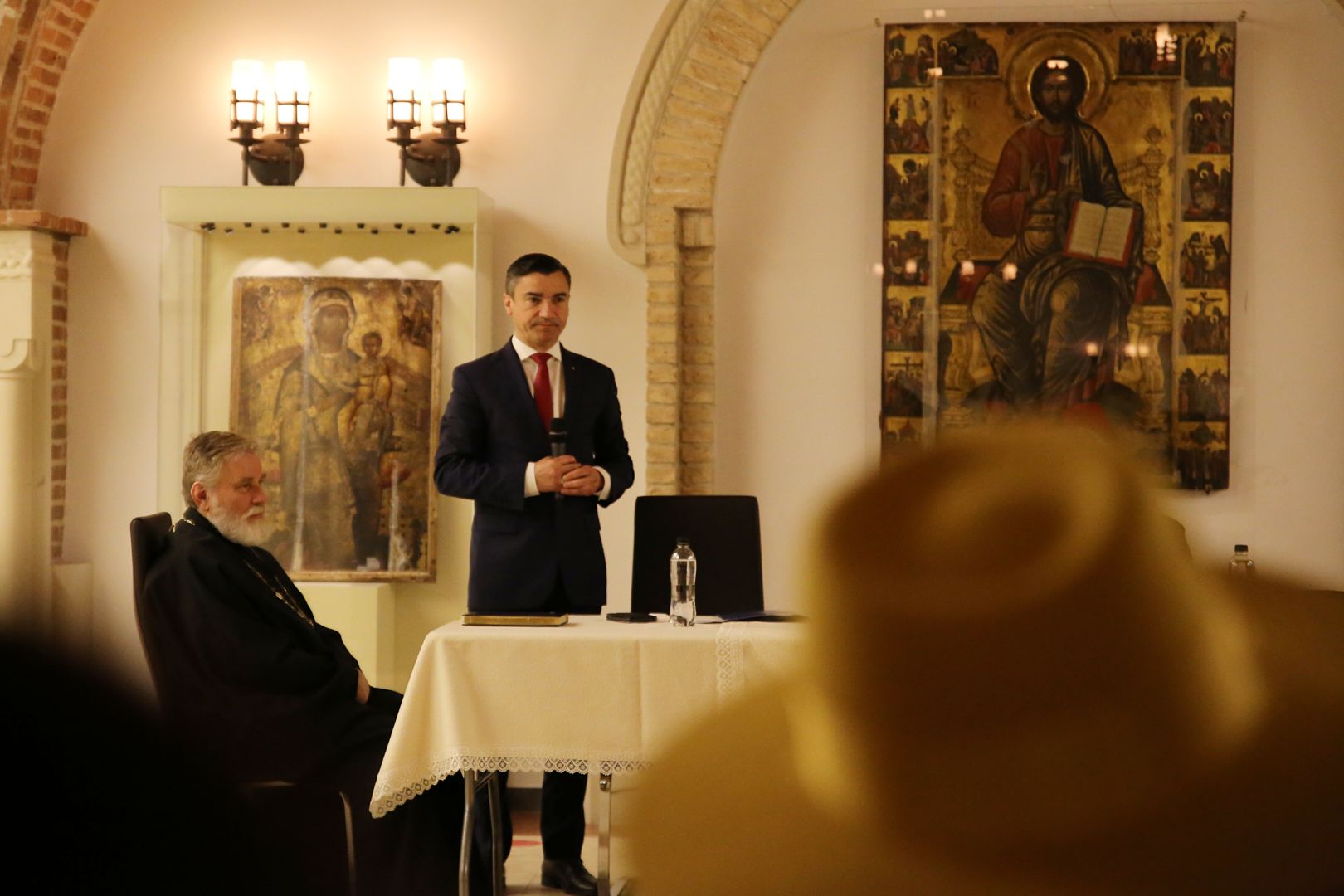 Expoziție dedicată ucrainenilor, la Muzeul mitropolitan din Iași: „Avem un fel de perihoreză, o întrepătrundere de sfințenie între regiunea noastră și Ucraina”