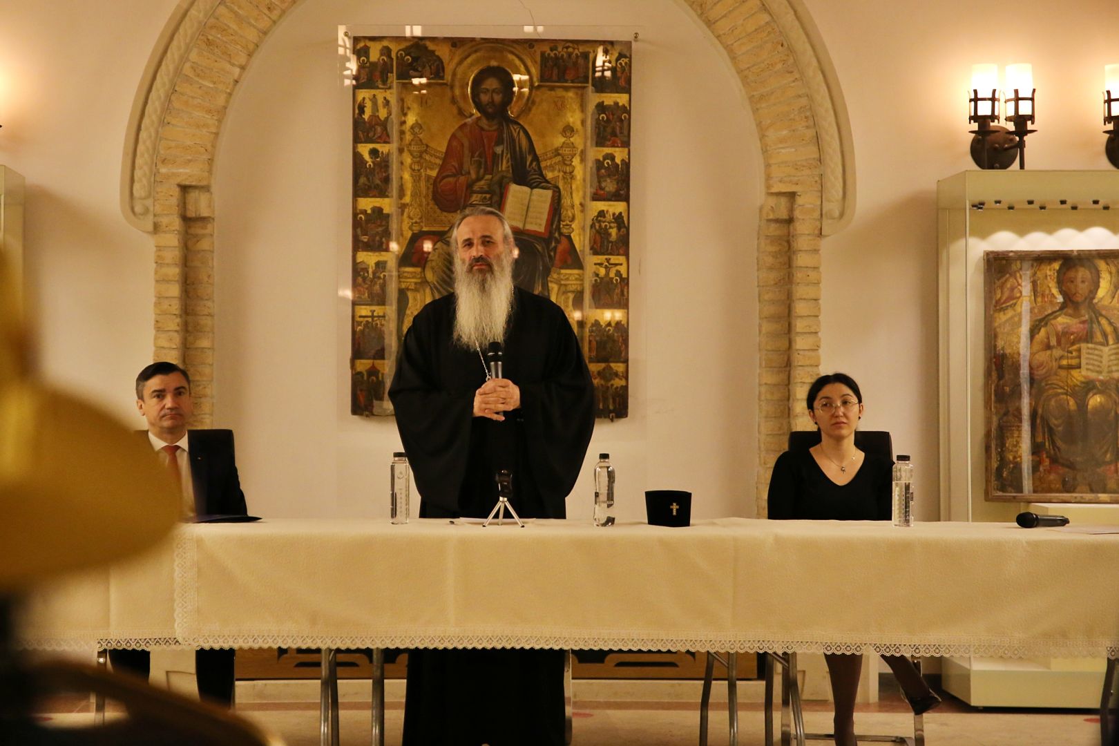 Expoziție dedicată ucrainenilor, la Muzeul mitropolitan din Iași: „Avem un fel de perihoreză, o întrepătrundere de sfințenie între regiunea noastră și Ucraina”