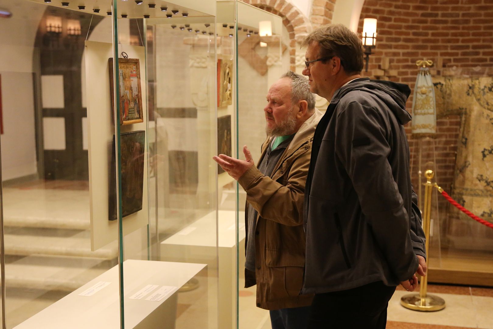 Expoziție dedicată ucrainenilor, la Muzeul mitropolitan din Iași: „Avem un fel de perihoreză, o întrepătrundere de sfințenie între regiunea noastră și Ucraina”