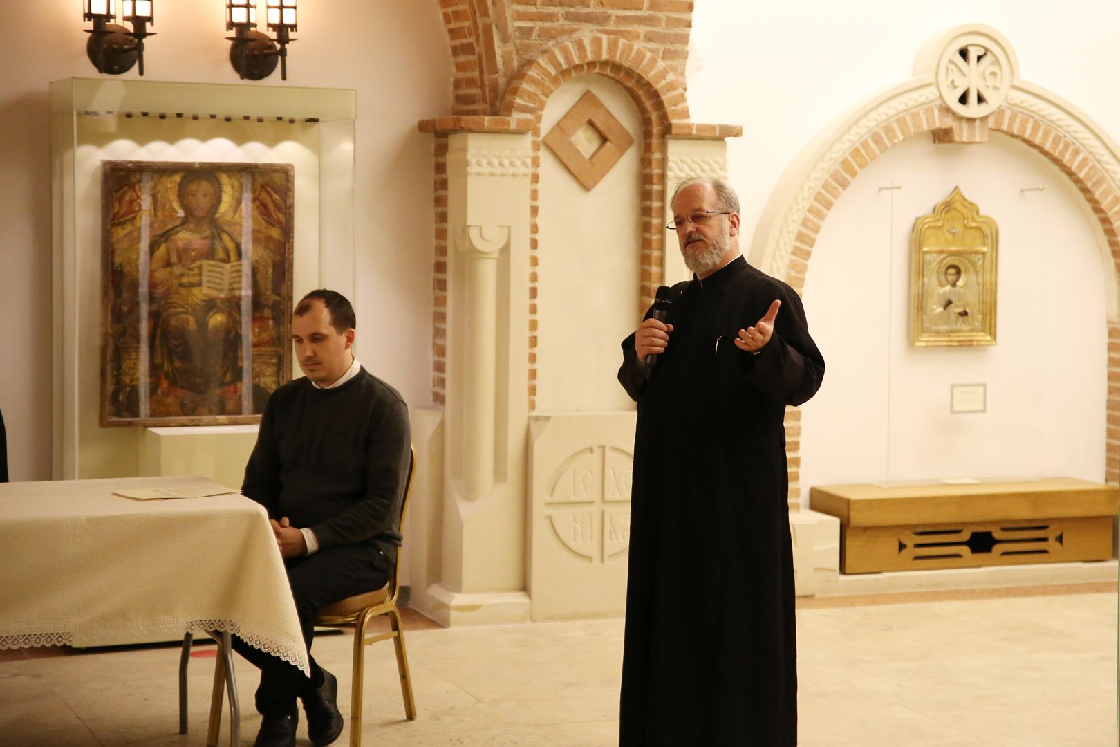 Expoziție dedicată ucrainenilor, la Muzeul mitropolitan din Iași: „Avem un fel de perihoreză, o întrepătrundere de sfințenie între regiunea noastră și Ucraina”