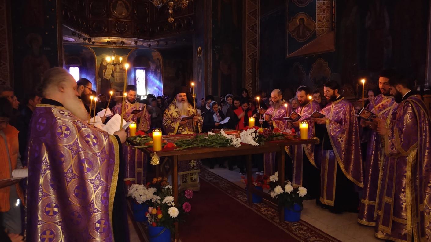 PS Ignatie, la slujba Prohodului: „În Hristos, Cel nevinovat, se identifică toți nevinovații și nedreptățiții lumii acesteia, care nu se pot apăra”