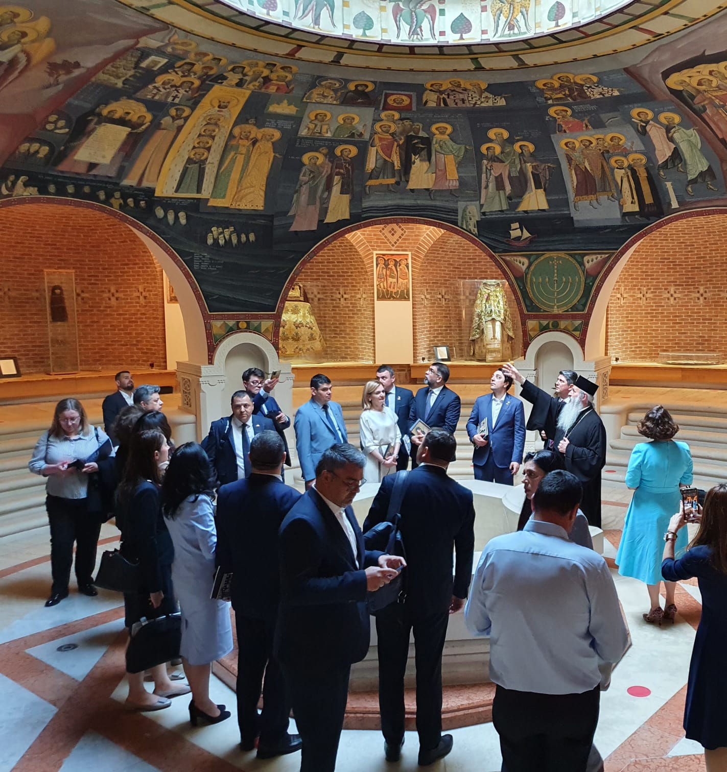 Membrii Comisiilor juridice şi pentru politică externă din Senatul României, alături de omologii lor din Republica Moldova, au vizitat Ansamblul Mitropolitan din Iași