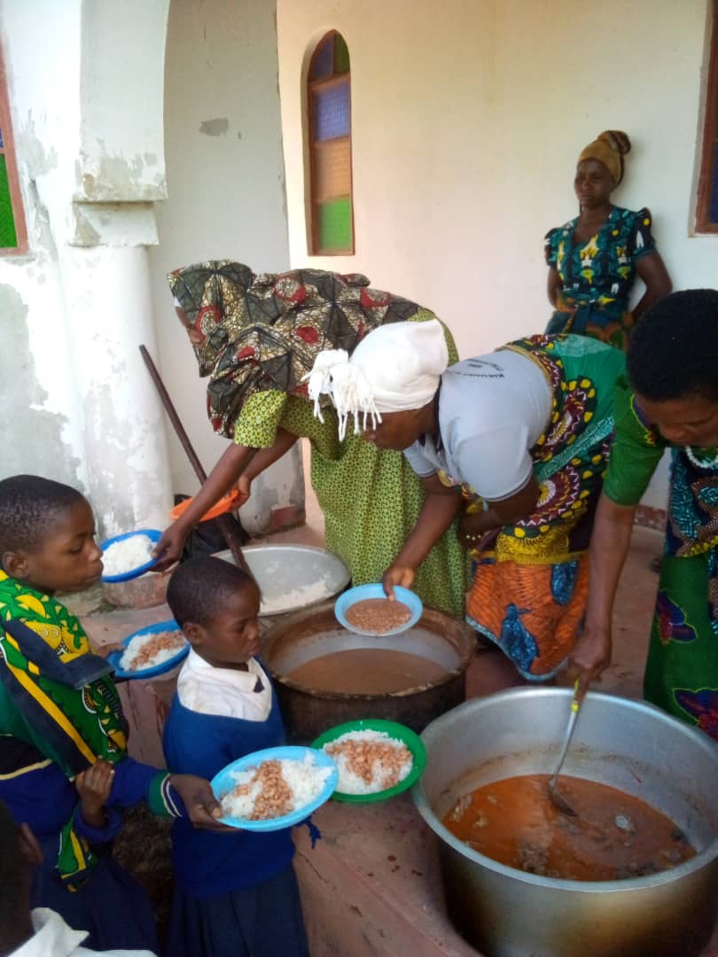 Ocrotitoarea parohiilor din Nyamahana şi Makota, Maica Domnului - Izvorul Tămăduirii Ocrotitoarea parohiilor din Nyamahana şi Makota, Maica Domnului - Izvorul Tămăduirii