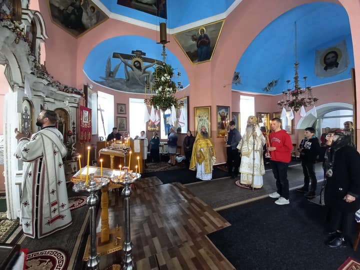 Liturghie arhierească în Parohia Brânzeni-Edineţ