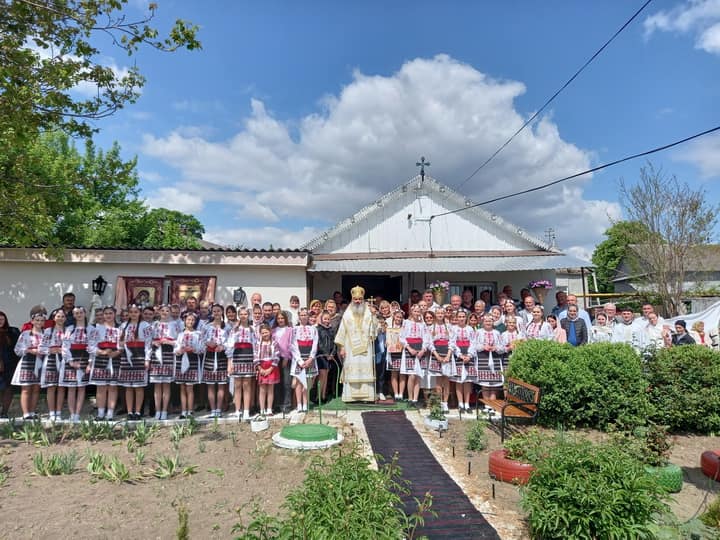 Slujbă arhierească la Parohia Briceni